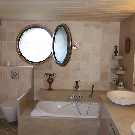 Domaine Les Trois Biches 3* Evires